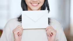 DMを受け取る女性